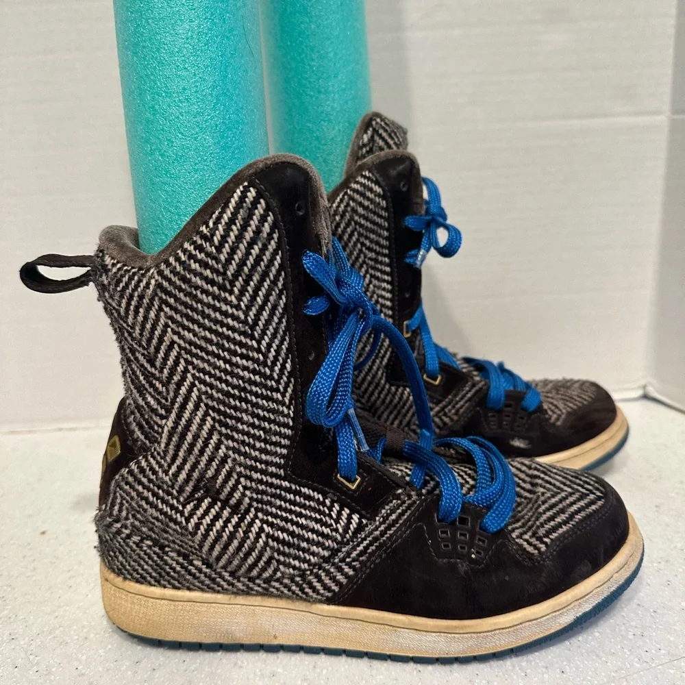 Nike Air Jordan Flight 23 Sneaker Boots. Holiday 2009 Collection Girl’s 5Y.